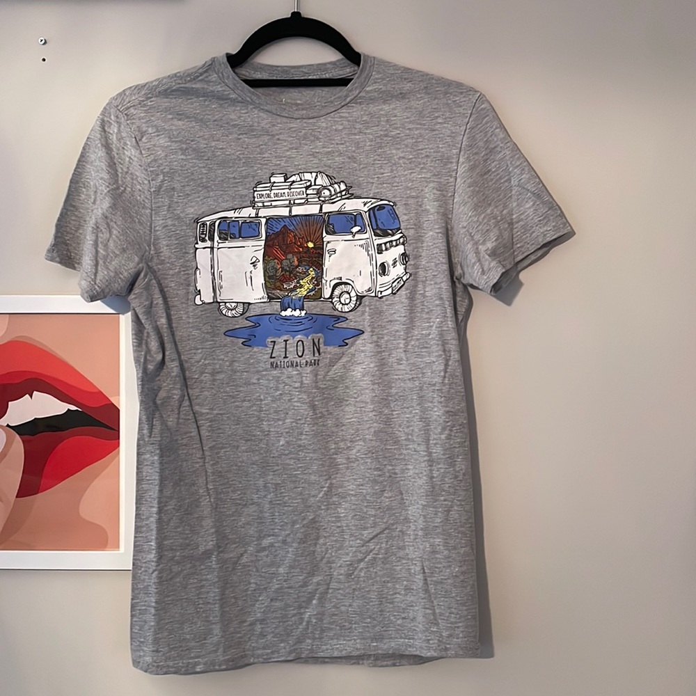 Zion national park graphic t-shirt. Size SM. Like new. Not stains or rips.